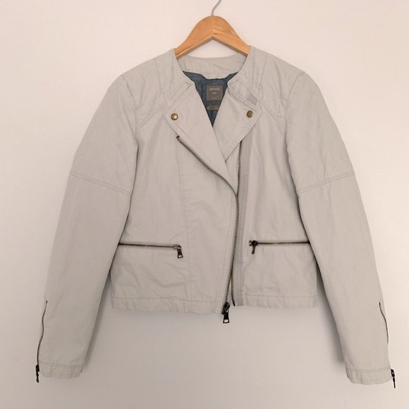 GAP Fall Modern Contemporary Quilted Zip Up Moto Jacket in Light Gray (US 6) - Picture 3 of 6